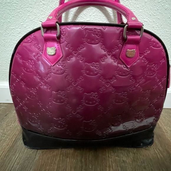 Hello Kitty x Loungefly Y2K Pink Patent Bag – Cute & Spacious - Picture 4 of 8